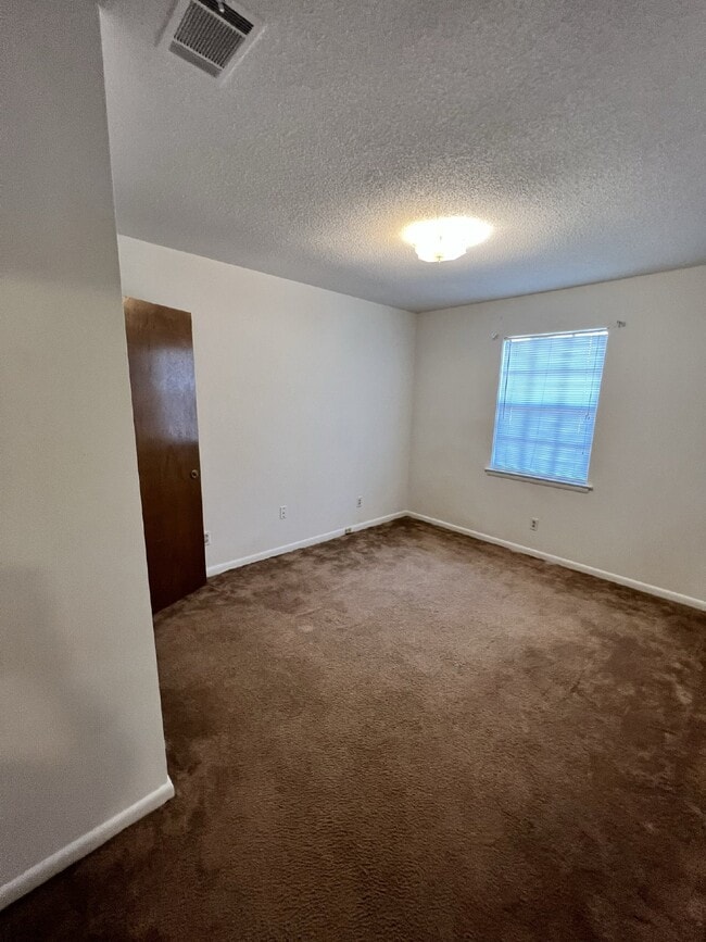 Building Photo - Home For Rent