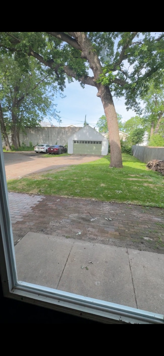 Building Photo - 733 Wright St