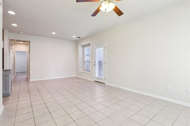 Building Photo - 174 Friendship Oak Dr