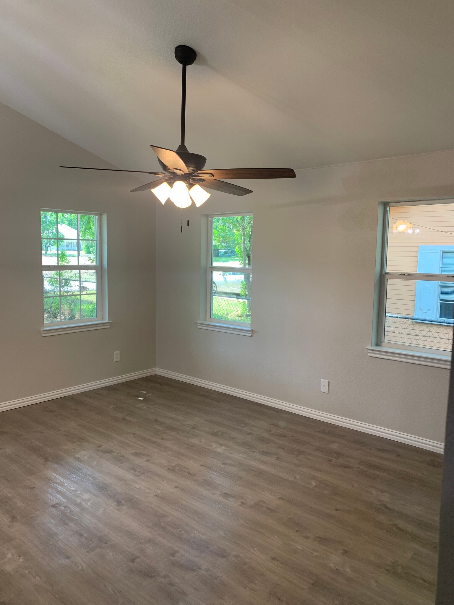 Building Photo - 402 N Monroe St