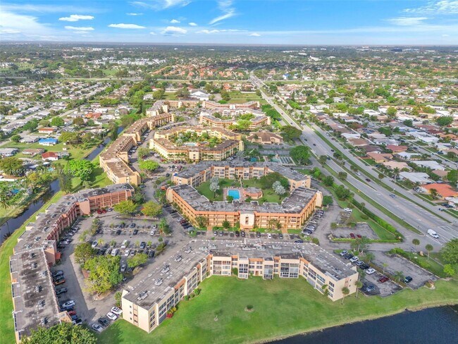 Building Photo - 6550 Royal Palm Blvd