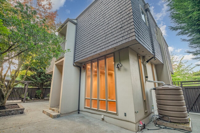 Building Photo - 4115 E Galer St
