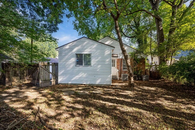 Building Photo - Berclair 1BR with appliances included — $750/mo, $450 deposit