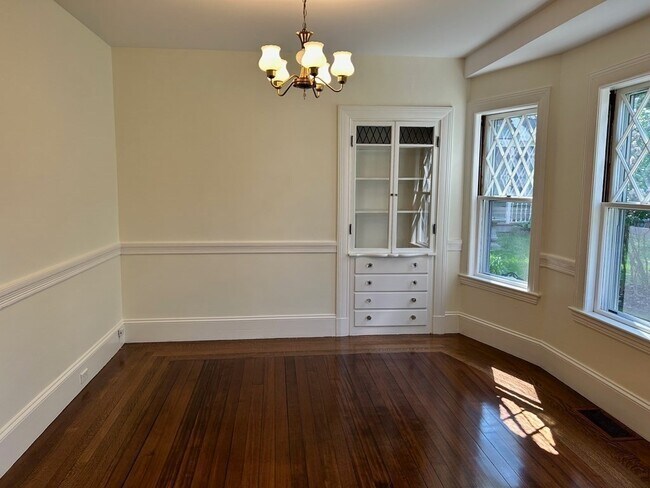 Building Photo - 16 Fletcher St