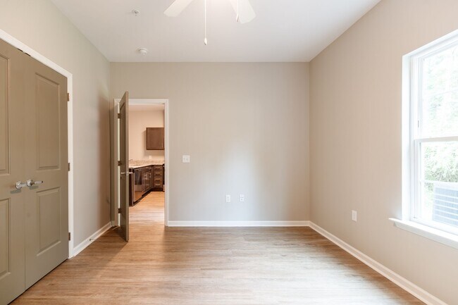 Building Photo - 2 Bedroom/2 Bath Apartment near VSU!!!