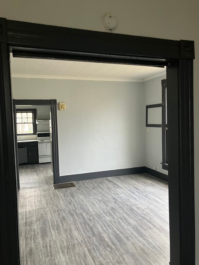 Building Photo - 517 Sheridan St