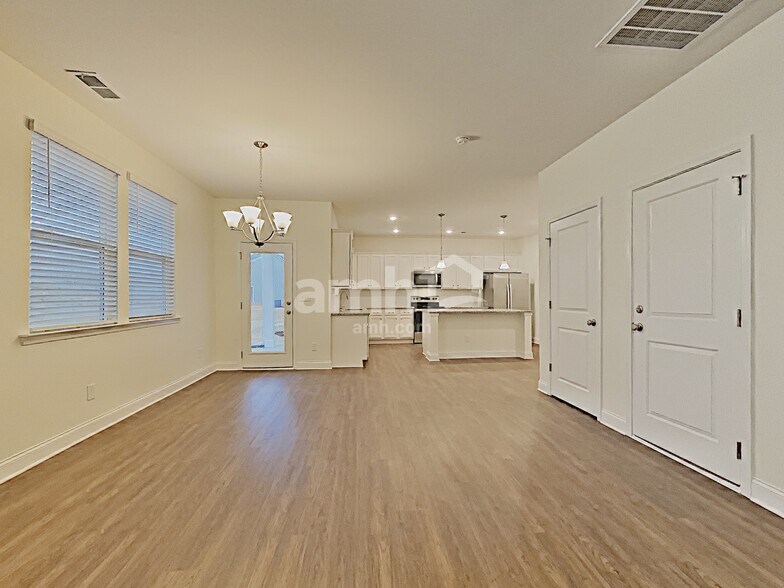 Building Photo - 119 Everett Park Dr