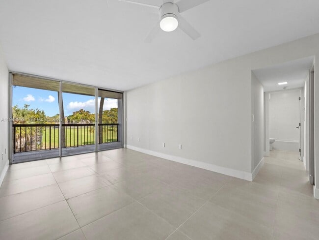 Building Photo - 10825 SW 112th Ave