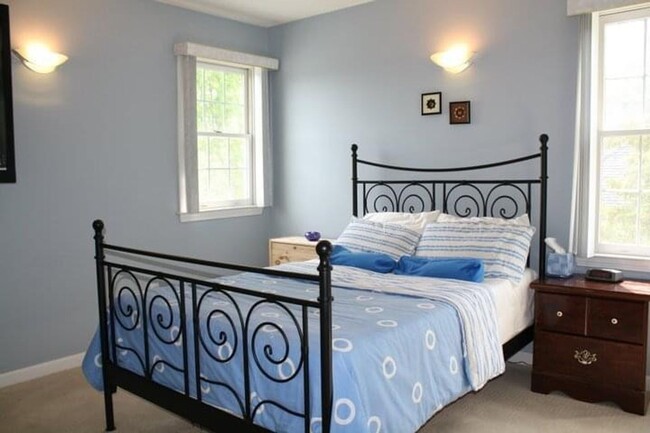 Building Photo - 3 Bedroom Single Family Home with Central A/C