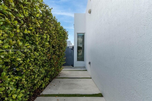 Building Photo - 3660 SW 24th Ter