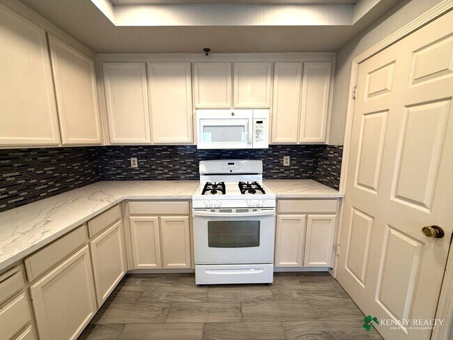 Building Photo - Remodeled 2-Bedroom Home with City Views in Daly City