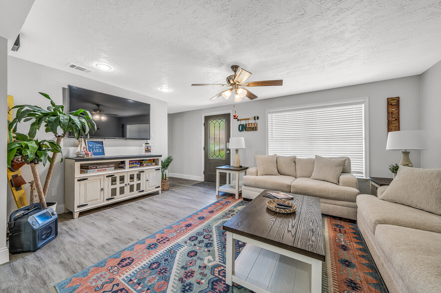 Building Photo - 5110 Pleasure Lake Dr