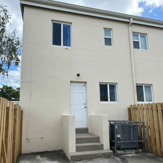 Building Photo - 415 NW 84th St