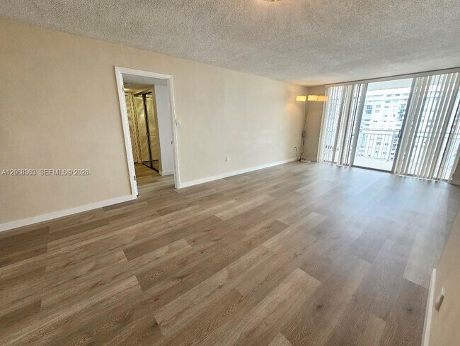 Building Photo - 18081 Biscayne Blvd