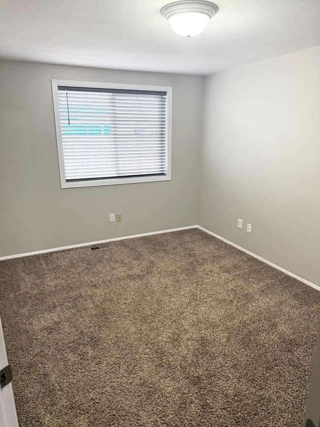 Building Photo - Charming One-Level Ranch in Peaceful Battle Ground Neighborhood