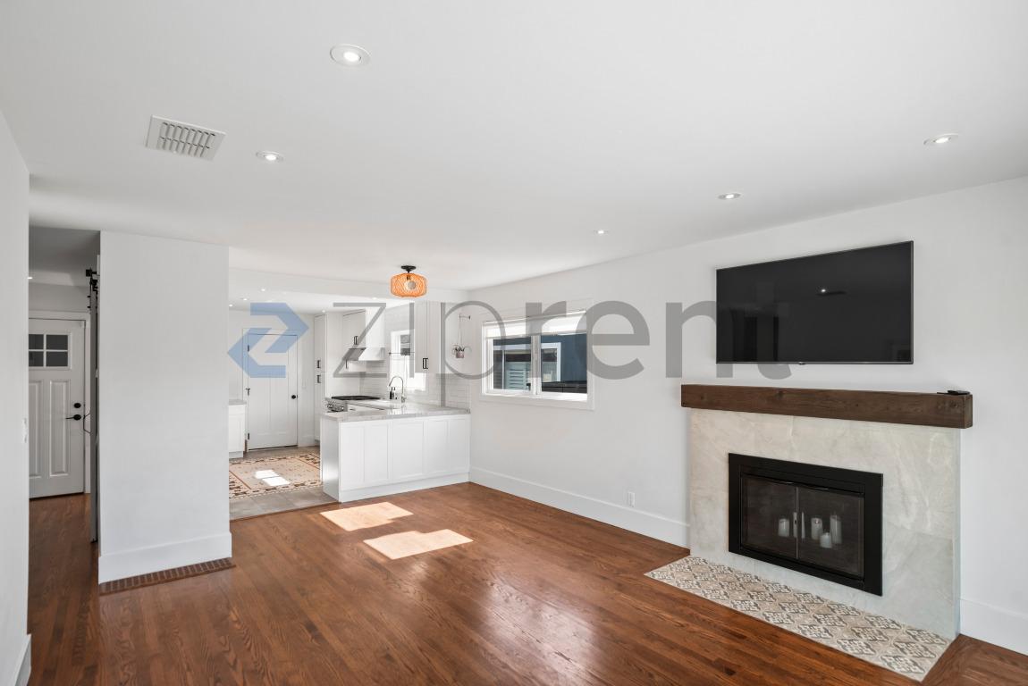 Building Photo - 1545 Crespi Dr