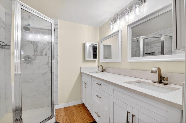 Building Photo - 590 Green Springs Pl