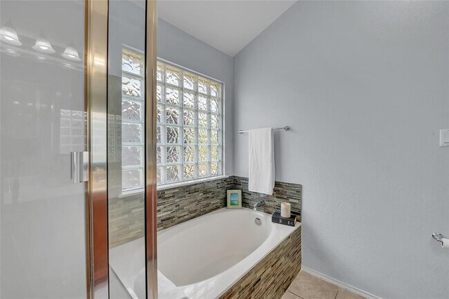 Building Photo - 8609 Rock Pigeon Dr