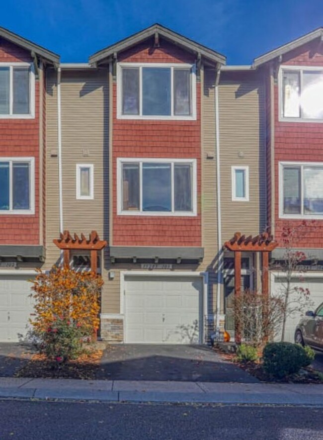 Building Photo - Great 2br/2.5ba Townhouse with Garage in N...