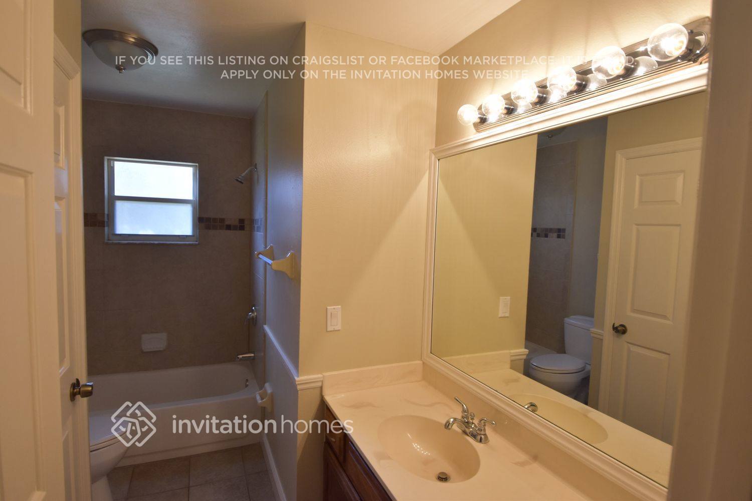 Building Photo - 412 Country Wood Cir