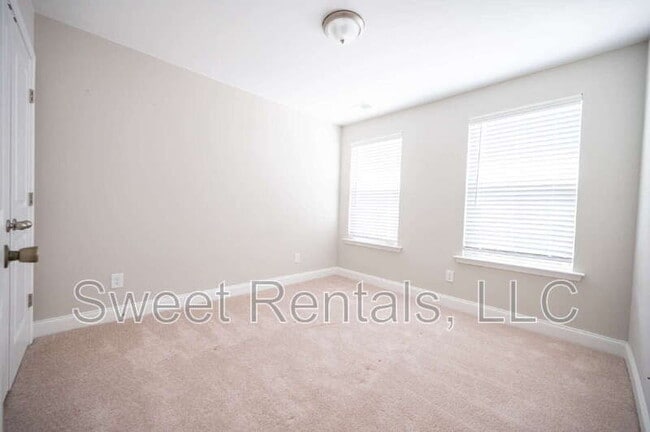 Building Photo - 7801 Montview Rd