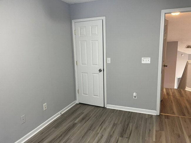 Building Photo - 5513 Stewartby Dr