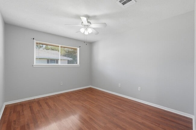 Building Photo - 25611 Timberlane Dr