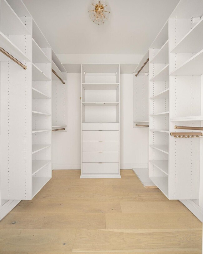 Building Photo - 720 Clinton St