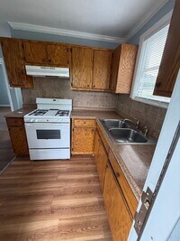 Building Photo - 2-Bedroom Asap move in!