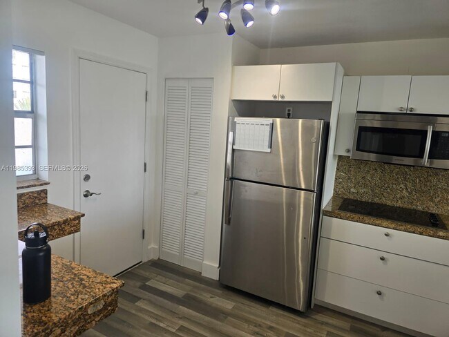 Building Photo - 1780 NE 191st St