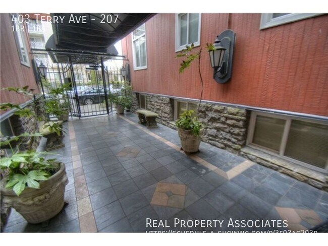 Building Photo - 403 Terry Ave