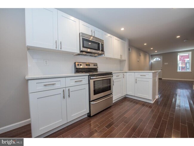 Building Photo - 437 Greenwich St