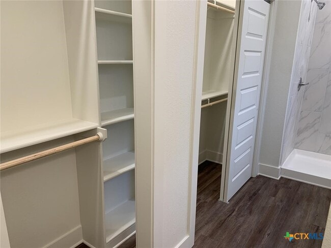 Building Photo - 1862 Royal Loop