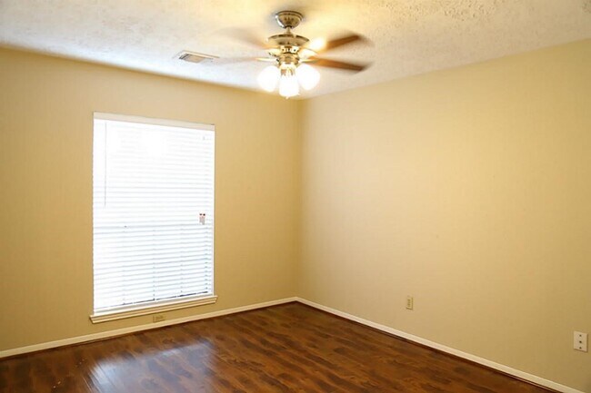 Building Photo - 2323 Manorwood St