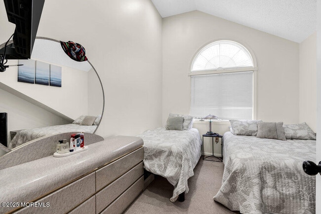 Building Photo - 29 Shore Dr