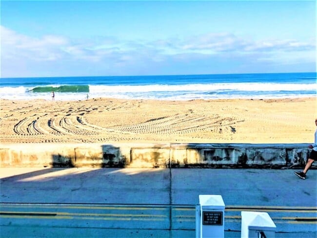 Building Photo - 3237 Ocean Front Walk