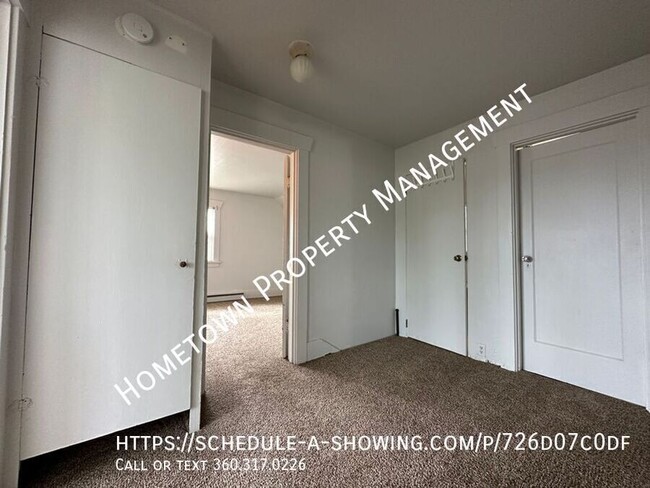 Building Photo - Updated 2 Bdr 1 bath Apt. Tacoma! Availabl...