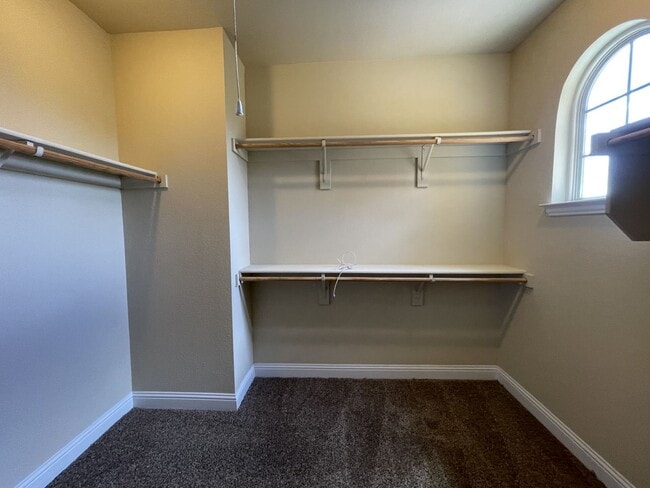 Building Photo - 2650 Venice Dr
