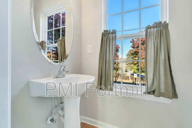 Building Photo - 15744 Kensington Palace Ln
