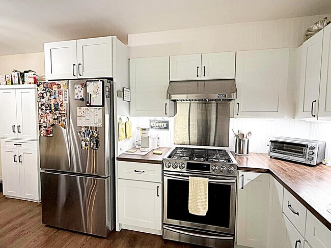 Building Photo - 212 2nd Ln