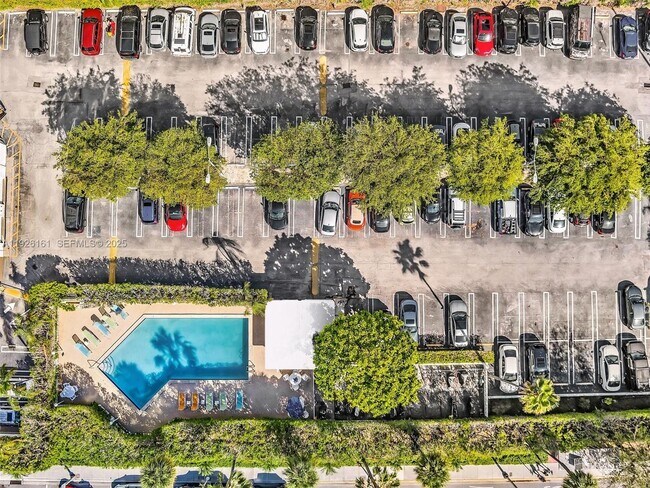 Building Photo - 1881 Washington Ave