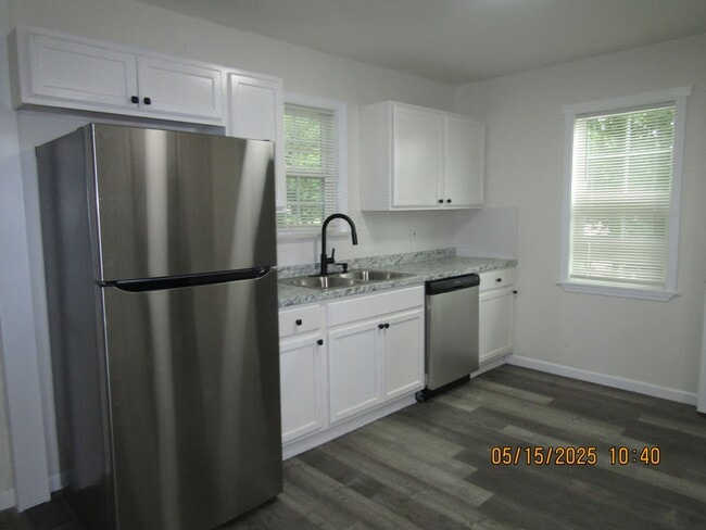 Building Photo - Great Home Located in the Lawton Heights A...