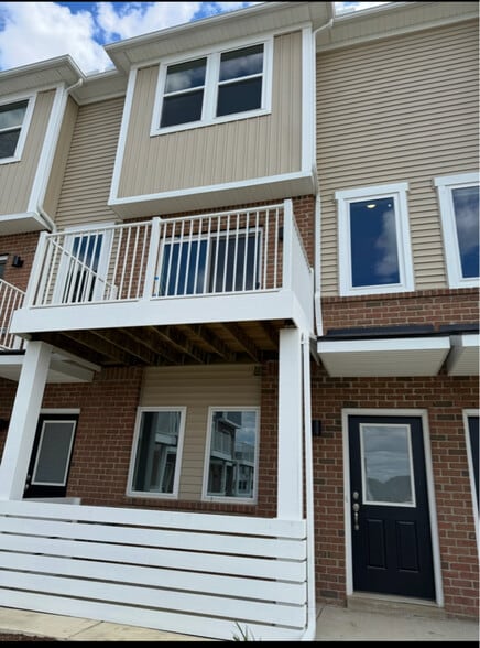 Building Photo - 813 Canterbury Ln