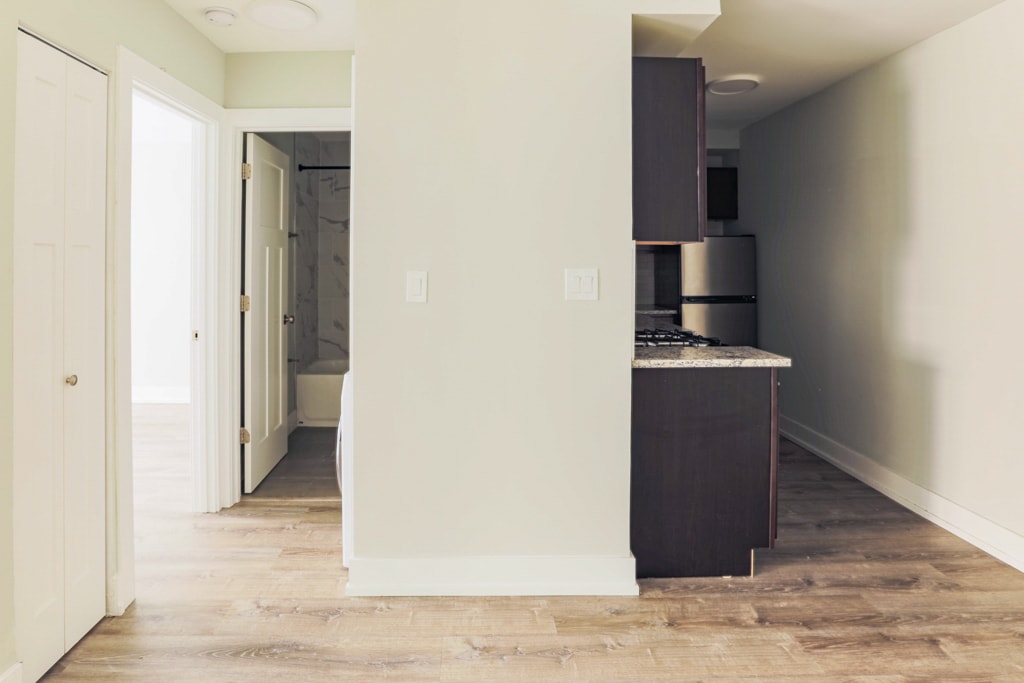 Building Photo - 448 W Barry Ave