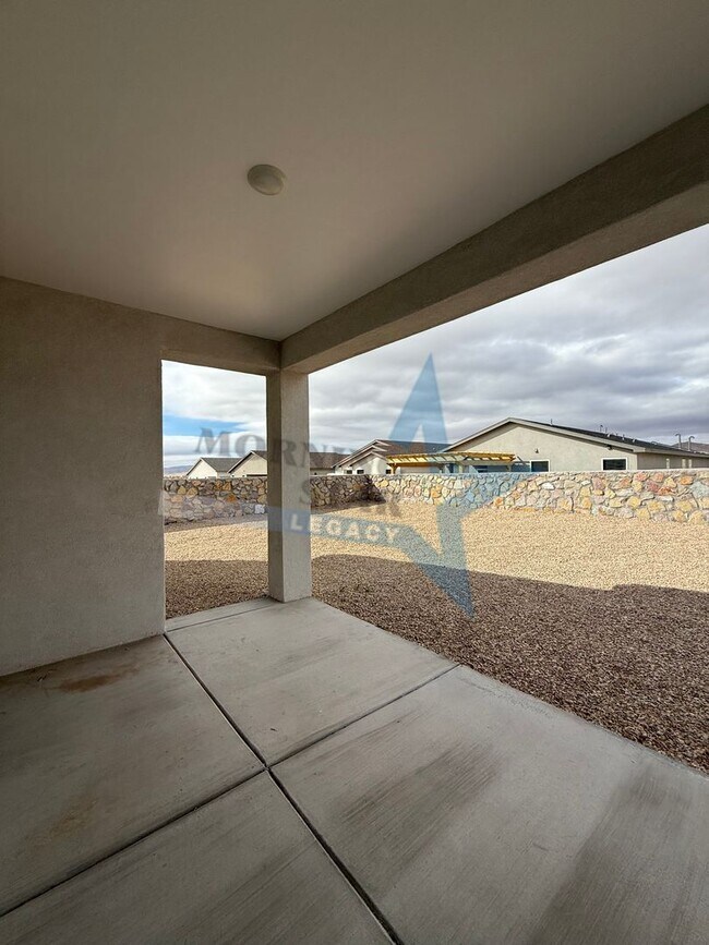 Building Photo - Newer Construction - Move in Ready!