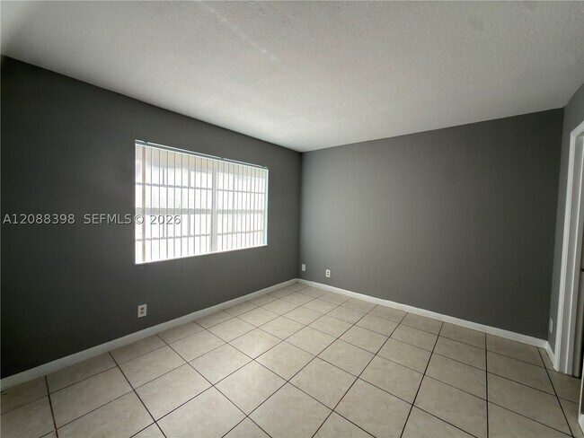Building Photo - 11448 NW 43rd St