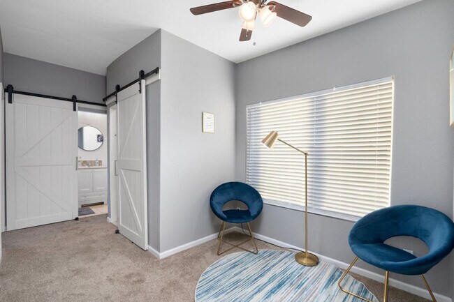 Building Photo - 3733 E Dahlia Dr