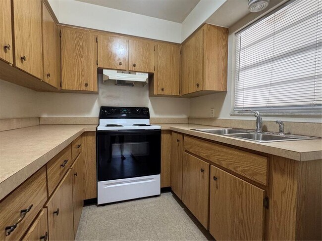 Building Photo - 1421 Noble Pl