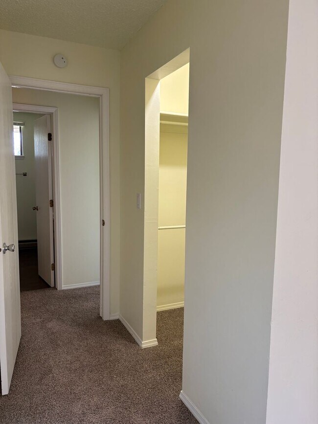 Building Photo - Village Seven 2 Bedroom Townhome with Wood...