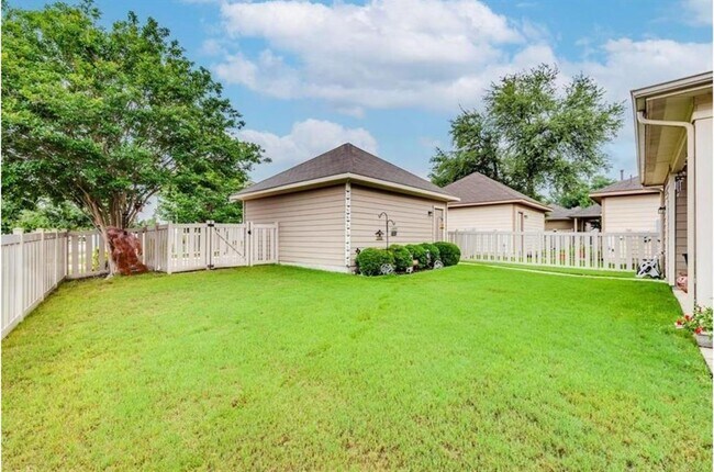 Building Photo - 2001 Herzog